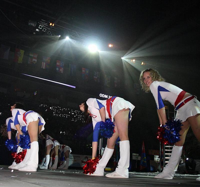 V neděli 31.ledna večer v liberecké Tipsportaréně slavnostně odstartovaly zapálením olympijského ohně „Hry IV. zimní olympiády dětí a mládeže České republiky“ (ODM).