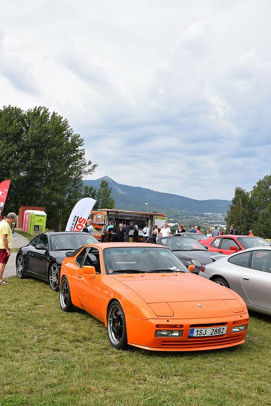 Do Vesce se sjelo na 170 vozů značky Porsche