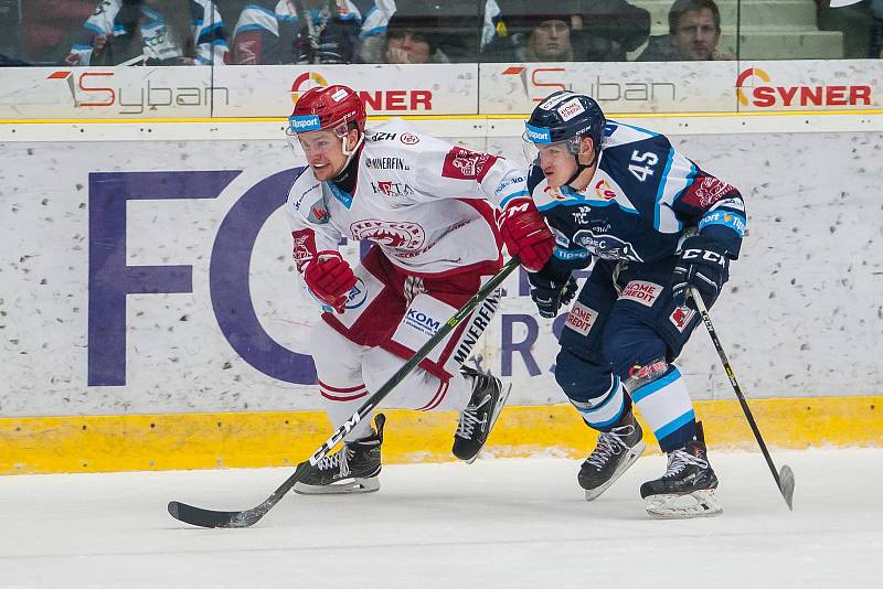 Utkání 45. kola Tipsport extraligy ledního hokeje se odehrálo 30. ledna v liberecké Home Credit areně. Utkaly se celky Bílí Tygři Liberec a HC Oceláři Třinec. Na snímku vpravo Jan Ordoš.