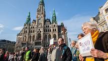 Demostrace nazvaná "Proč? Proto!" proběhla 10. května na náměstí Dr. E. Beneše v Liberci.