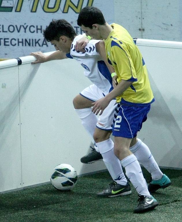 U16: LIBEREC TEPLICE 4:4. Liberečtí mladíci jsou v bílých dresech. Nakonec skončili třetí.