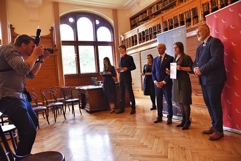 Pětadvacet studentů z Libereckého kraje se stalo členy prestižního týmu studentů oceněných cenou britského prince Philipa.