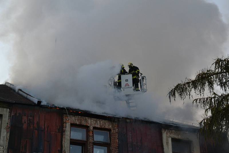 Požár na půdě činžovního domu v Liberci - Františkově. 16.11.