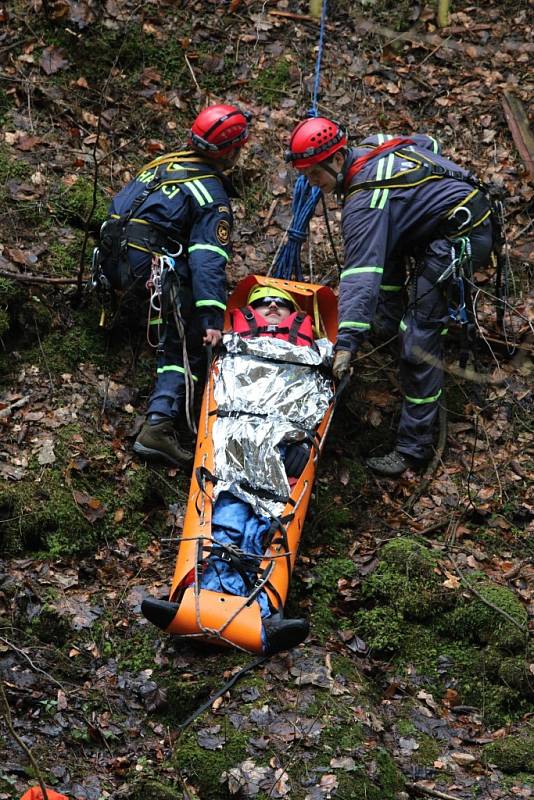 Taktické cvičení v úterý 21. března na řece Kamenici uzavřelo i silnici mezi Návarovem a Vlastiboří. Složky IZS stihly procvičit společný zásah pozemních jednotek a letecké techniky, koordinaci zásahu mezi více složkami za pomoci štábu velitele zásahu, ra