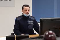Vedoucí oddělení pobytové kontroly, pátrání a eskort Jaromír Habr letos u policie oslaví čtvrtstoletí.