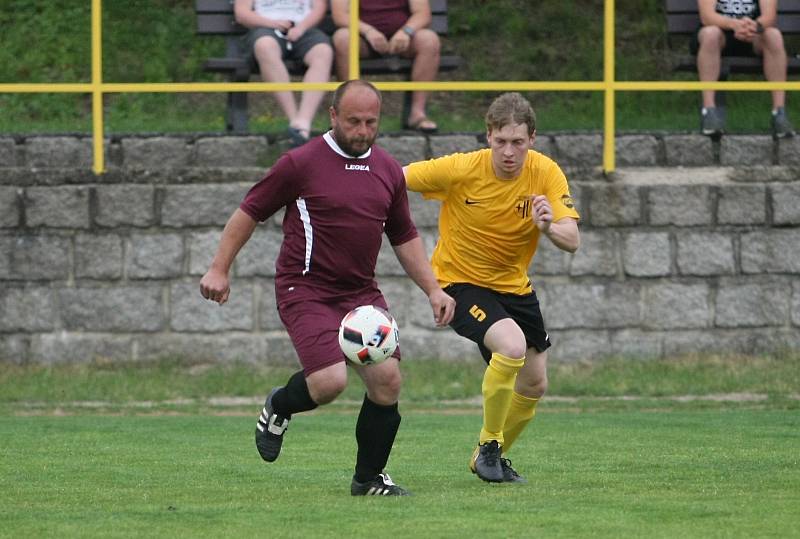 Vratislavice (ve žlutém) porazily doma béčko Višňové 3:2.