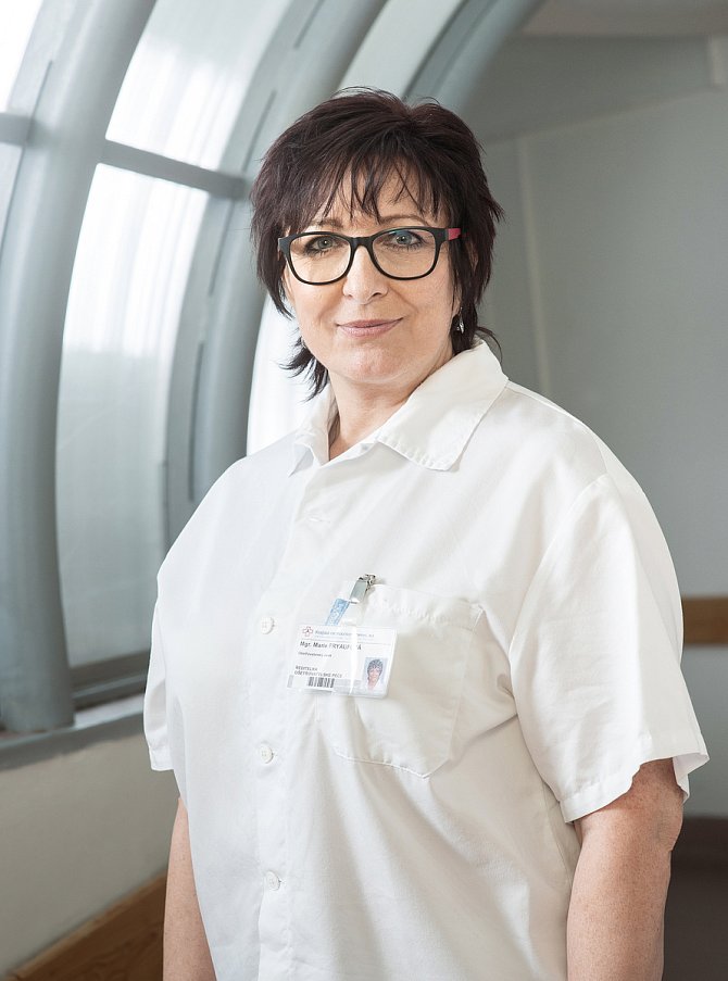 Marie Fryaufová působí v Krajské nemocnici v Liberci jako ředitelka ošetřovatelské péče. Laicky řečeno vykonává funkci hlavní sestry.