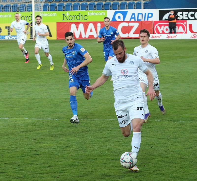 Fotbalisté Slovácka (v bílých dresech) se ve 26. kole FORTUNA:LIGY utkali s Libercem.