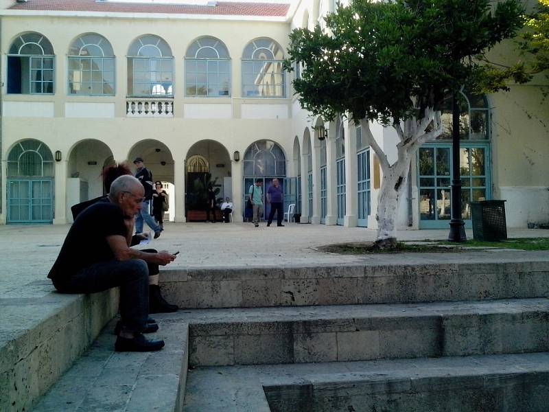 TEL AVIV-JAFFA je kosmopolitní město s 380 tisící rezidenty. Tel Aviv je známý pro své dlouhé bílé pláže, výborné restaurace a Bauhaus architekturu.