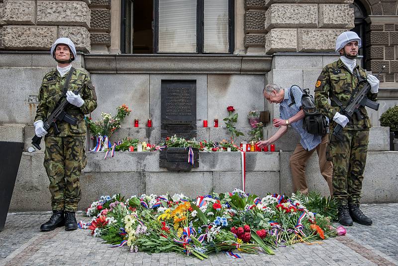 Vzpomínkového shromáždění u příležitosti 50. výročí invaze vojsk Varšavské smlouvy.