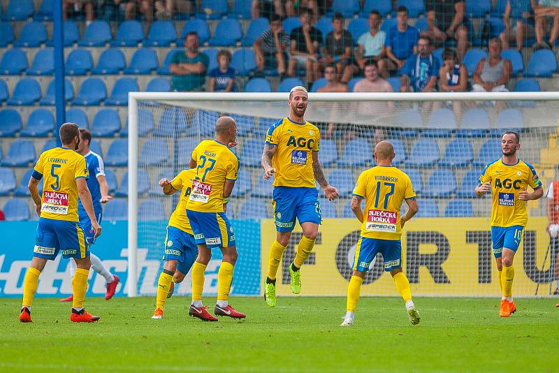 Zápas 3. kola první fotbalové ligy mezi týmy FC Slovan Liberec a FK Teplice se odehrál 4. srpna na stadionu U Nisy v Liberci. Na snímku je radost hráčů Teplic, David Vaněček (třetí zprava).