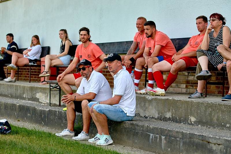 Utkání Hodkovice (modré dresy) - Rozstání skončilo výsledkem 1:3.