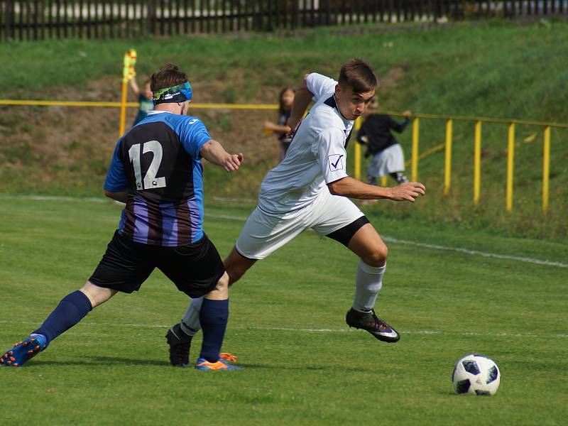 Nová Ves v bílém se rozešla smírně 2:2 s béčkem Stráže.