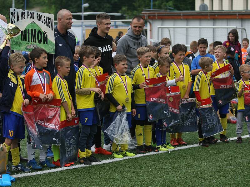 Dvě kategorie žáků ze základních škol Libereckého kraje bojovalo o titul krajského mistra v malém fotbale, který pořádal McDonald. Šlo o 21. ročník McDonald´s Cupu.