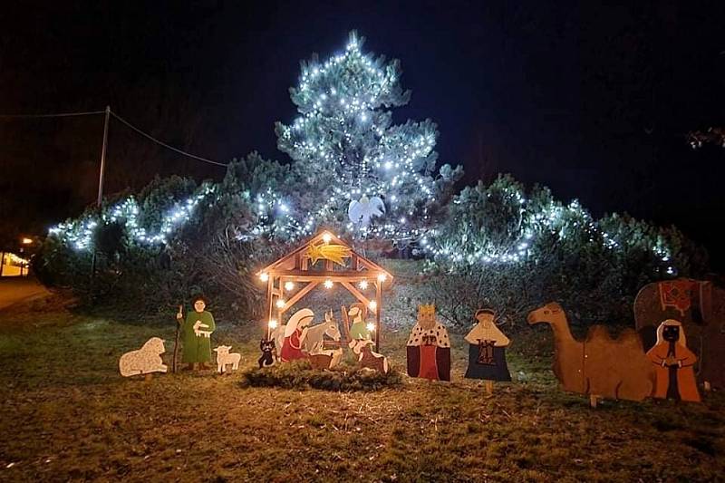 Vánoční strom a betlém v Andělské Hoře u Chrastavy