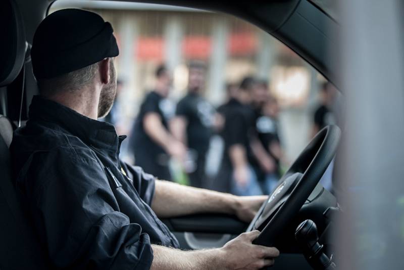 Fanoušci PAOK Soluň v Liberci při pochodu na stadion.