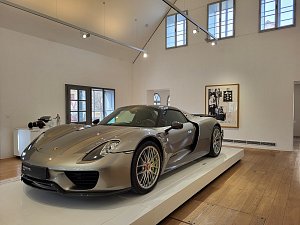 Nové Porsche v rodném domě slavného konstruktéra.