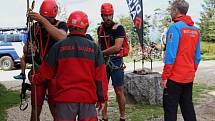 Horští záchranáři prověřili síly v extrémním závodě na Smrku.