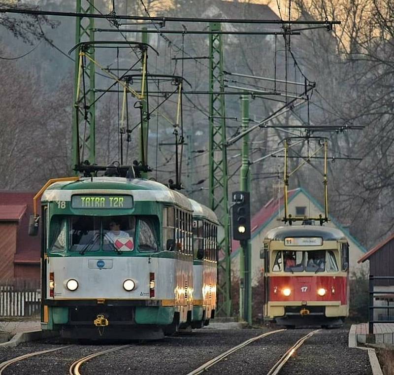 Lidé se loučili loučili s vozy T2R.