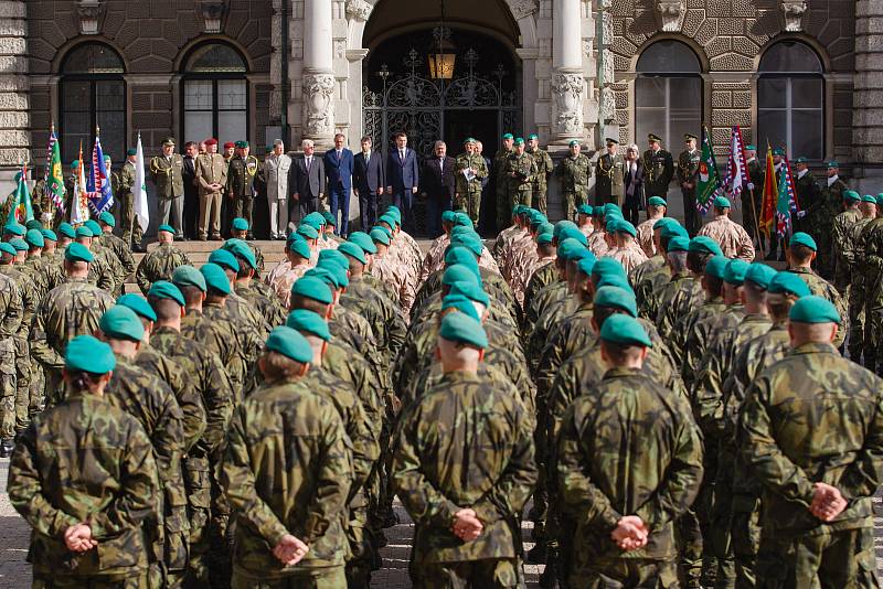 Oslava stoletého výročí chemického vojska na libereckém náměstí.