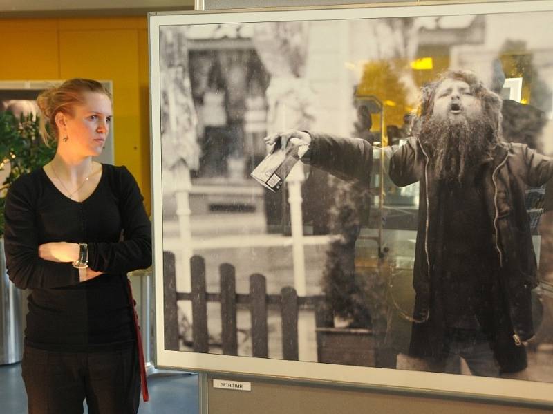 PORTRÉT. Téma společné výstavy pěti fotografů z libereckého klubu Obscura. Na vernisáži.