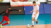Futsalisté Liberce (bílé dresy) doma prohráli s teplickým Svarogem.
