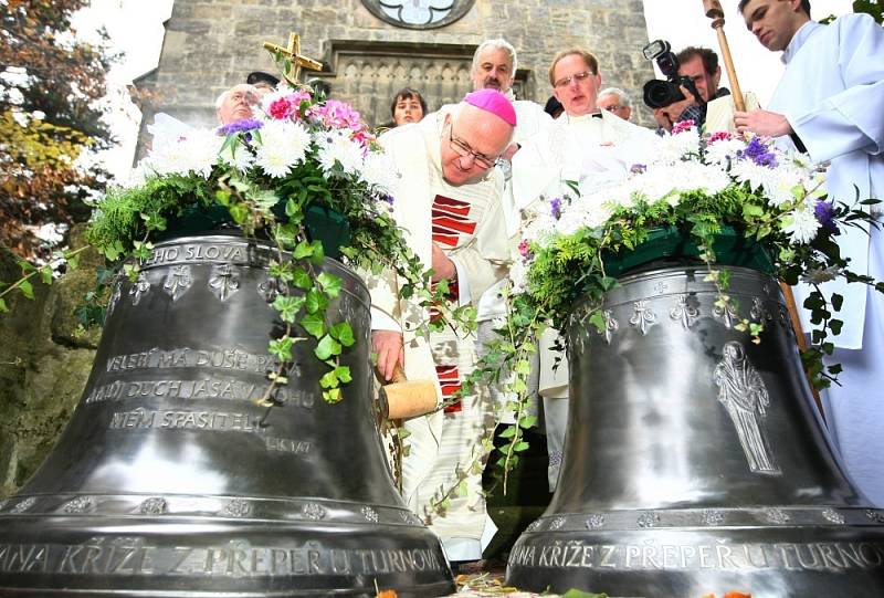 V Přepeřích zazvonily po letech kostelní zvony.