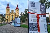 V parku před kostelem Navštívení Panny Marie v Hejnicích si výstavu budete moci prohlédnout až do 21. října.