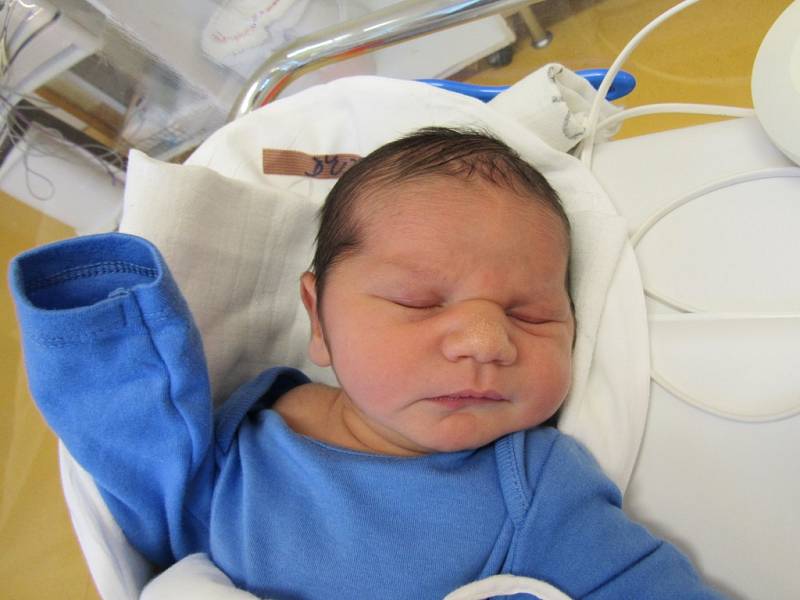 ADAM NATANIEL ĎUĎA  Narodil se 17. ledna v liberecké porodnici mamince Lucii Morávkové z Raspenavy.  Vážil 3,32 kg a měřil 49 cm