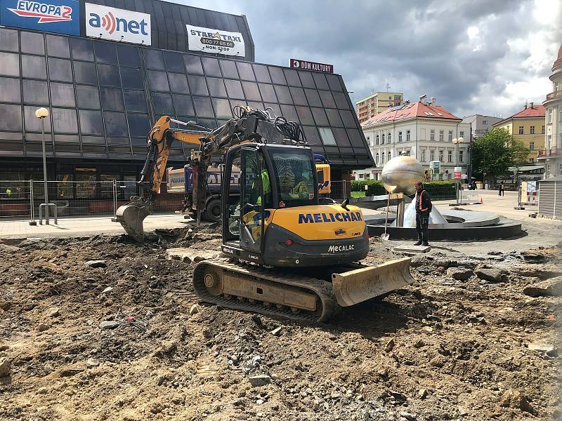 Beton před kulturním domem v Liberci nahradí stromy.