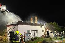 Požár rodinného domu v Doubí, neděle 12. listopadu 2023.
