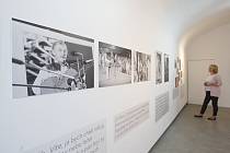 Výstava s názvem Karel Kryl (nejen) v Liberci v liberecké Malé výstavní síni. K vidění jsou zpěvákovy fotografie, linoryty, dokumenty a citáty.