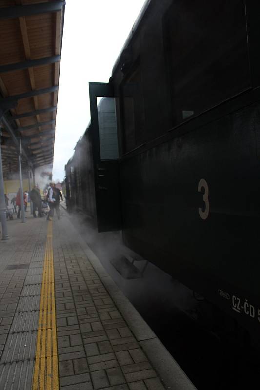 O víkendu 2.-3. listopadu 2019 proběhly na trati z Liberce do Žitavy oslavy 160 let trati. Na snímku zvláštní historický vlak ve stanici Liberec.