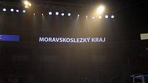 V neděli 31.ledna večer v liberecké Tipsportaréně slavnostně odstartovaly zapálením olympijského ohně „Hry IV. zimní olympiády dětí a mládeže České republiky“ (ODM). Organizátorům se vloudila chybička v názvu Moravskoslezské­ho kraje.