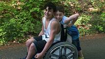 Životní příběh šestnáctiletého Kevina z Liberce se podobá filmu. Prodělal dětskou mozkovou obrnu, začal rehabilitovat, pak nasedl na kolo a stal se mistrem České republiky ve své věkové kategorii paracyklistů.