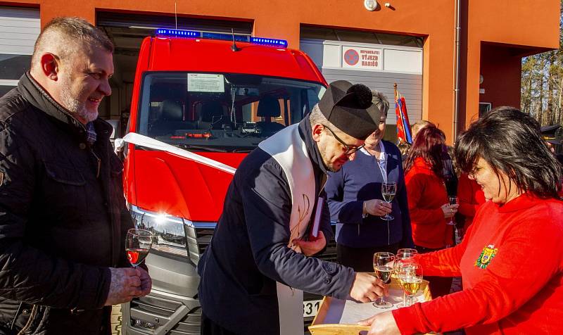Dětřichovští hasiči dostali nový automobil