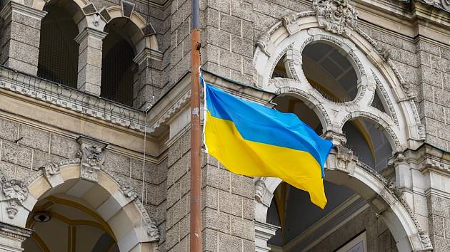 Ukrajinská vlajka na radnici v Liberci.