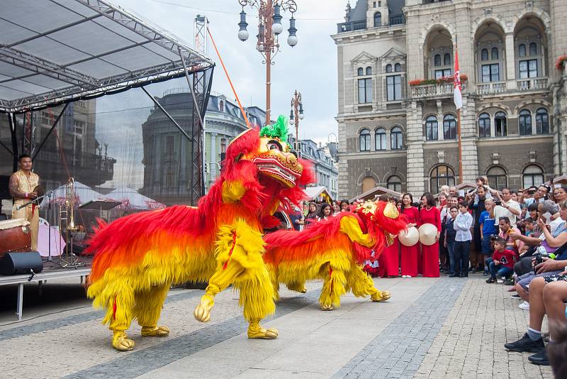 Letní festival cizinců a národnostních menšin proběhl 31. srpna na náměstí Dr. E. Beneše v Liberci. Pro návštěvníky byl připraven bohatý kulturní program i ochutnávky národních pokrmů.