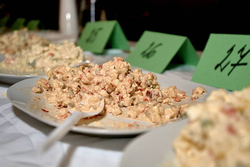 V Heřmanicích na Frýdlantsku se i letos pořádala soutěž o nejlepší bramborový salát.
