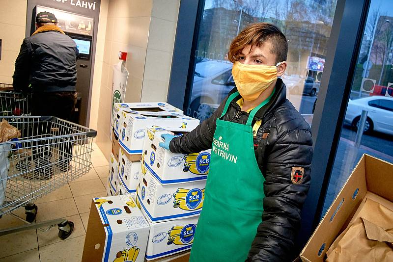 Sbírka potravin v libereckém Lidlu.