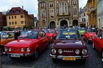 Frýdlantské náměstí zaplnilo v sobotu 150 vozů Škoda 110 R Coupé.
