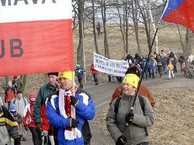 Během světového šampionátu v lyžařském areálu Vesec v Liberci mohla lyžařská elita světa sledovat demonstraci ochránců přírody, odpůrců dovážení sněhu z Jizerských hor a Strany zelených. 