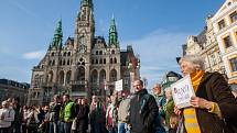 Demostrace nazvaná "Proč? Proto!" proběhla 10. května na náměstí Dr. E. Beneše v Liberci.