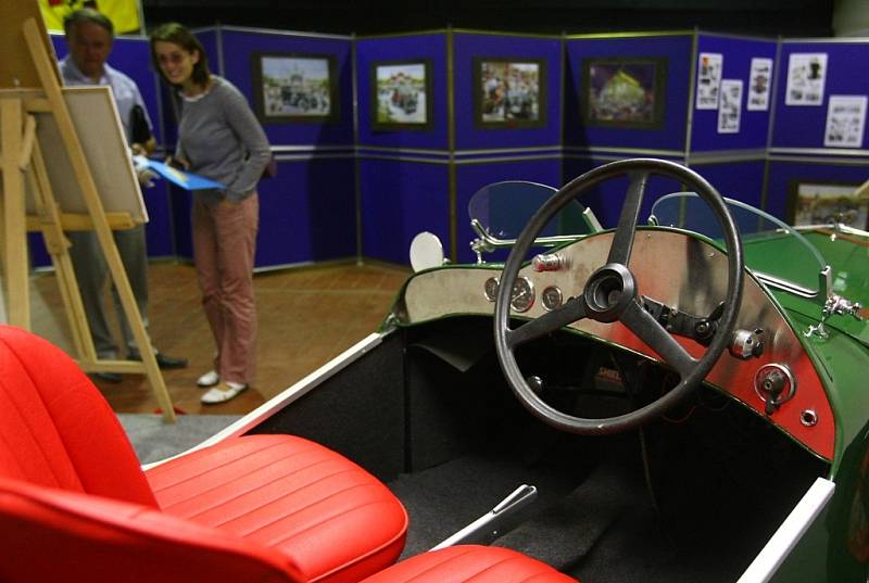 V libereckém výstavišti probíhá sraz historických vozidel.