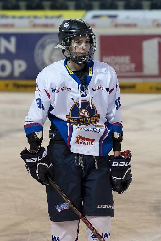 V sobotním exhibičním hokejovém zápase vyzvaly liberecké Bílé Tygřice na ledě Tipsport areny hvězdný tým HC Olymp.