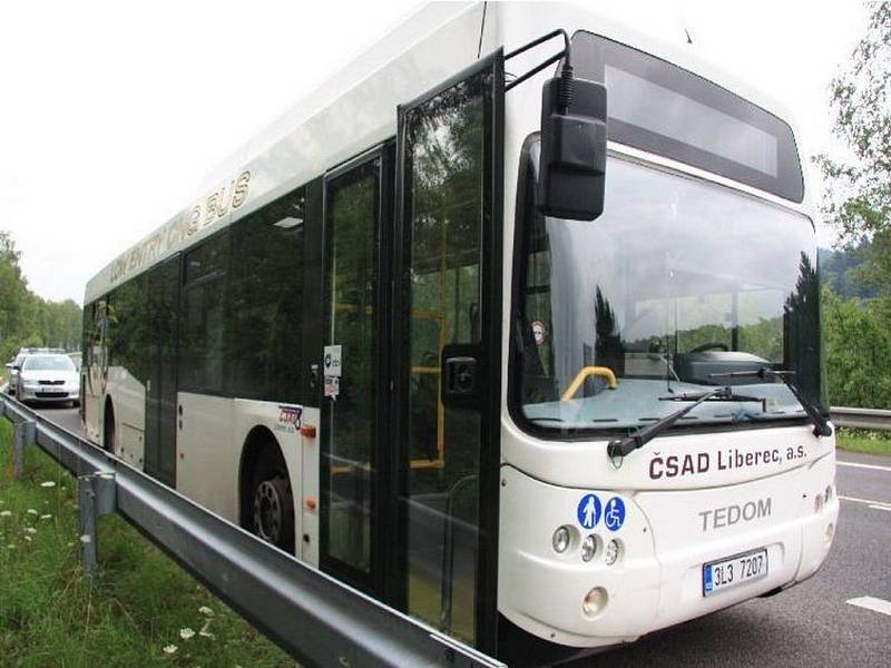 Poškozený autobus.