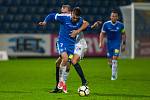 Zápas 8. kola první fotbalové ligy mezi týmy FC Slovan Liberec a 1. FC Slovácko se odehrál 25. září na stadionu U Nisy v Liberci. Na snímku Zdeněk Folprecht (v modrém) a Vlastimil Daníček.