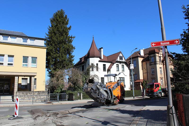 V Liberci od března probíhá uzavírka Klášterní ulice, a také křižovatky s ulicí Husova.