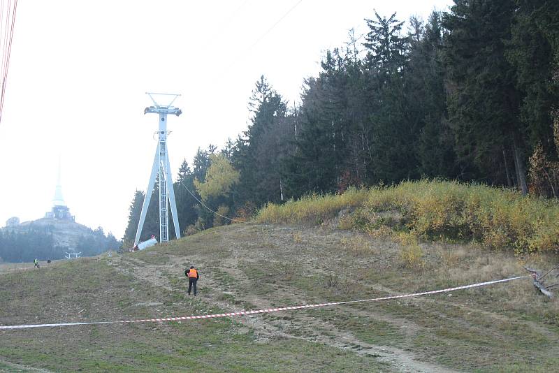 Na Ještědu se zřítila lanovka