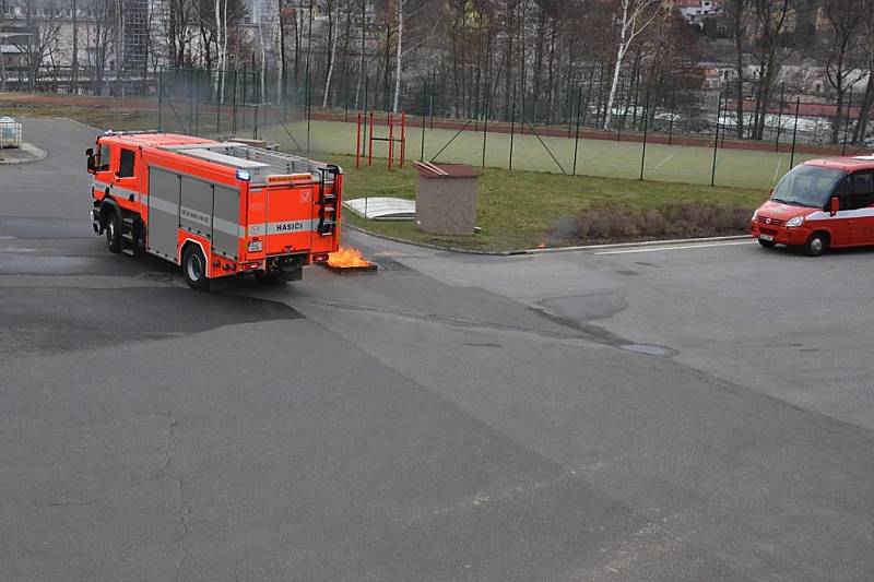 Do své poslední služby nastoupil hasič tělem i duší Lumír Jíra. Rozloučit se s ním přišli nejen kolegové ze směn, ale také zástupci z vedení Hasičského záchranného sboru Libereckého kraje.